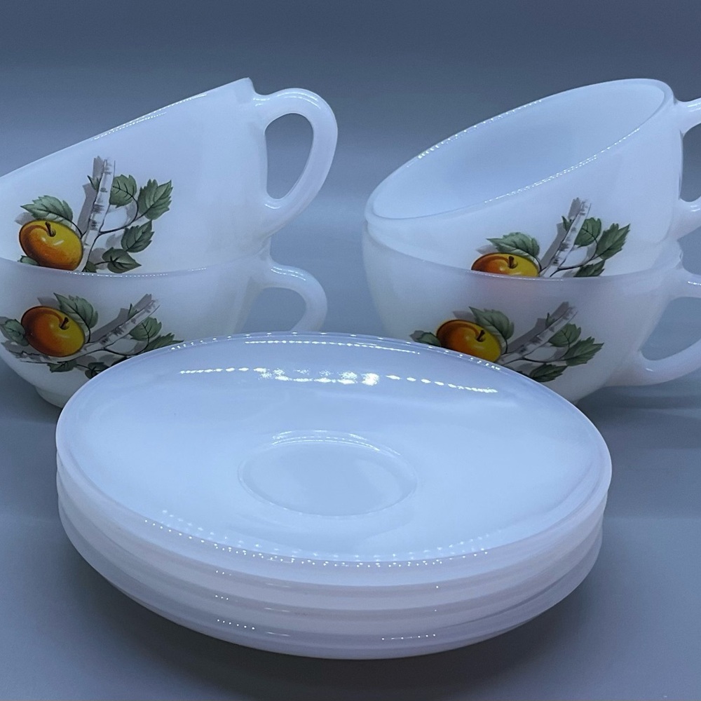 Arcopal 1970s Milk Glass Cup & Saucer Set of 4 (8total) Made in France MINT